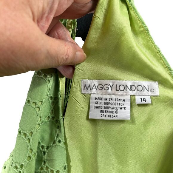Maggie London NWT Kelly Green Eyelet Lace Fit & Flare Sleeveless Dress Size 14 - Picture 3 of 9